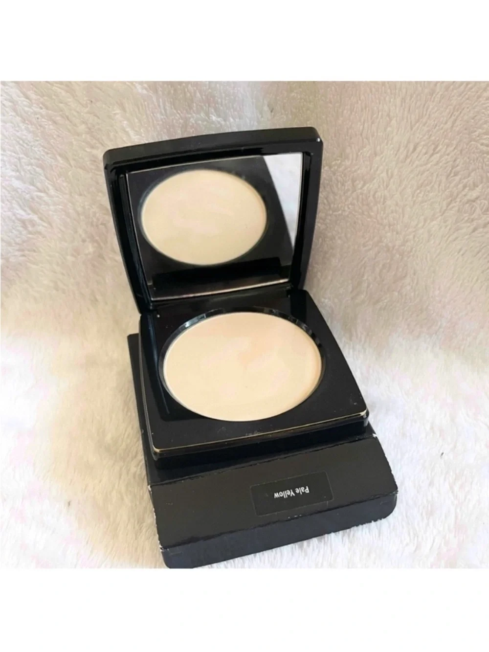 Bobbi Brown Sheer Finish Powder # Pale Yellow